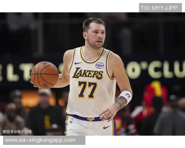 湖人官方庆祝东契奇加盟一周年特别纪念送上独家卢卡壁纸与球迷共享快乐时光